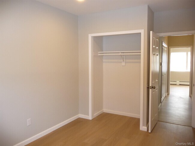 Building Photo - 91 Sarah Ln