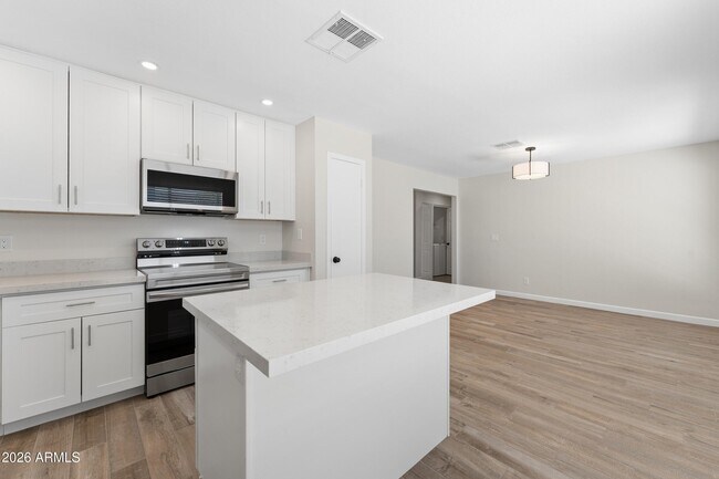 Building Photo - 7214 W Sierra Vista Dr