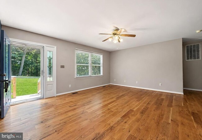 Building Photo - 8433 Sailboat Ln