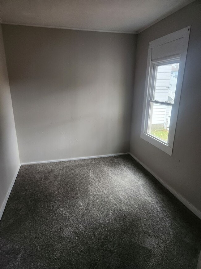 Building Photo - Great 4 bdrm Family Home!!! New carpet & paint!!