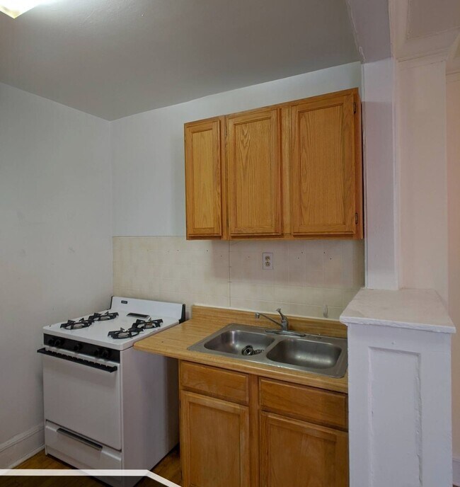 Building Photo - 2332 N Spaulding Ave