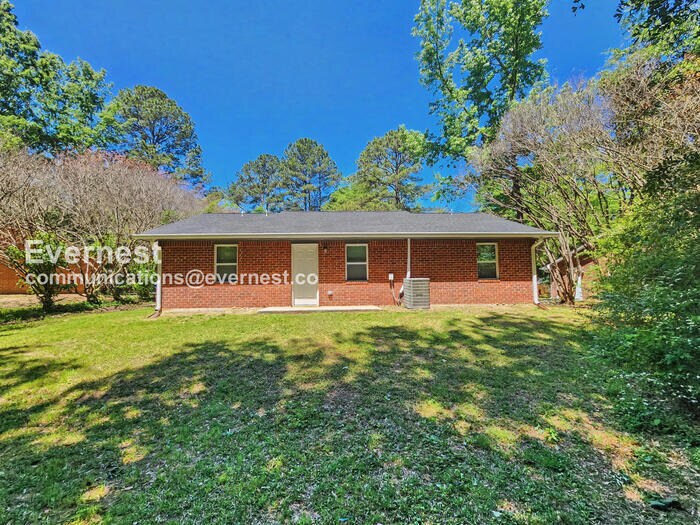 Building Photo - 725 W Creek Cir