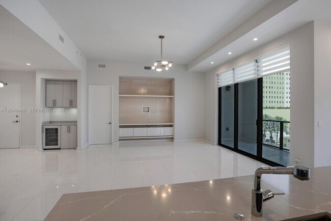 Building Photo - 275 Giralda Ave