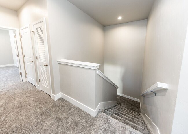 Building Photo - 3 Bedroom Contemporary Townhome off of Austin Bluffs