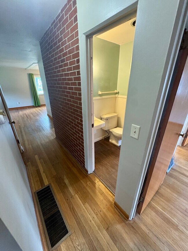 Building Photo - 3 Bedroom - Upper Arlington