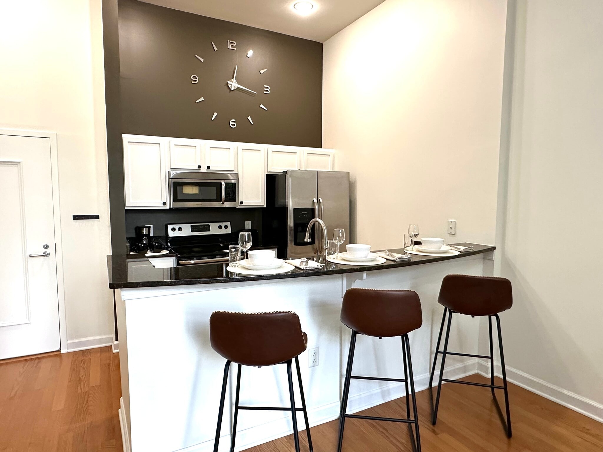 Building Photo - 718 W Trade St