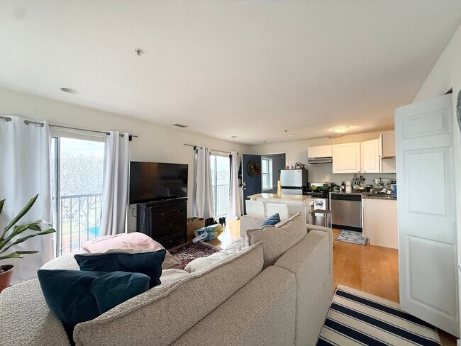 Building Photo - 660 Cambridge St