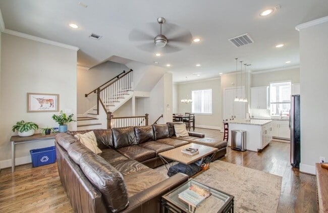 Building Photo - 243 W 27th St