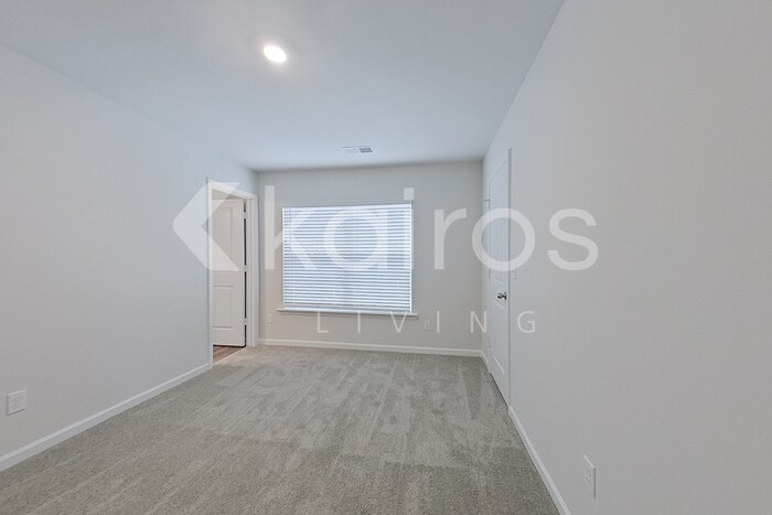 Building Photo - 2201 Banyon Cir