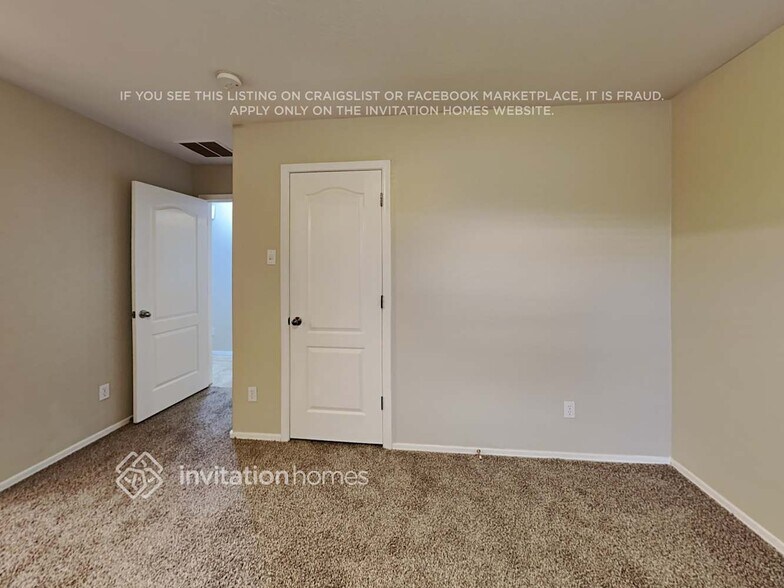 Building Photo - 9128 S Parkside Ln W