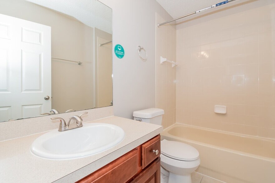 Building Photo - 1864 Creekview Dr