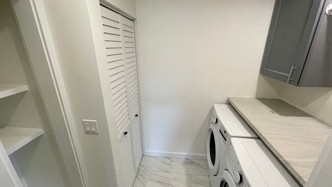 Building Photo - FULLY FURNISHED, STUNNING, BRAND NEW CONST...