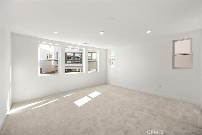 Building Photo - 164 Apron