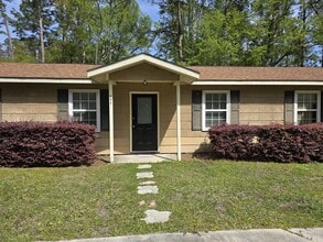 Building Photo - 403 E Lawnwood Ave