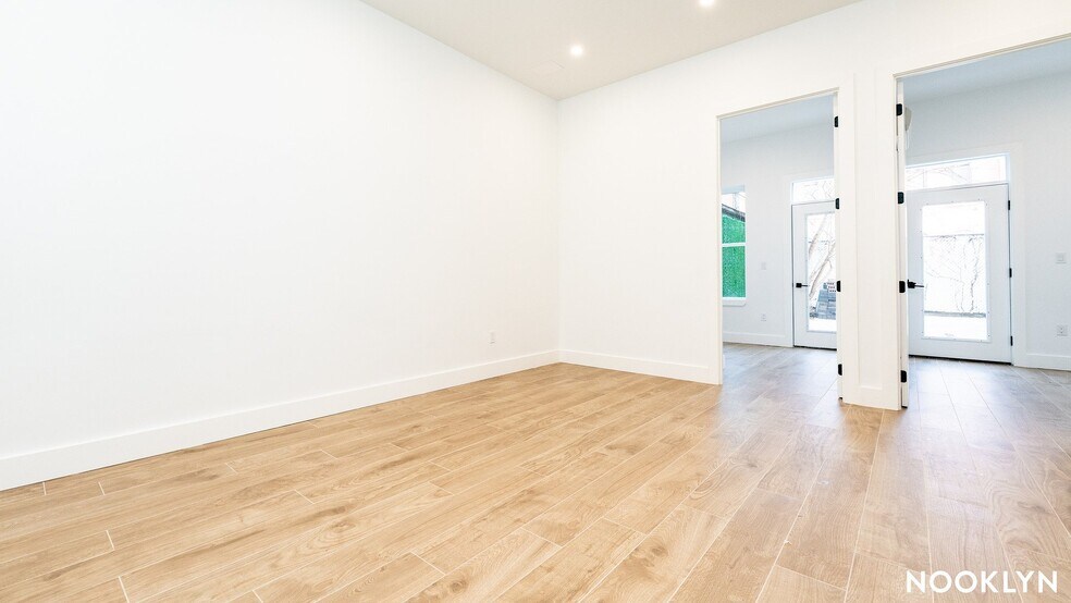 Building Photo - 897 New York Ave