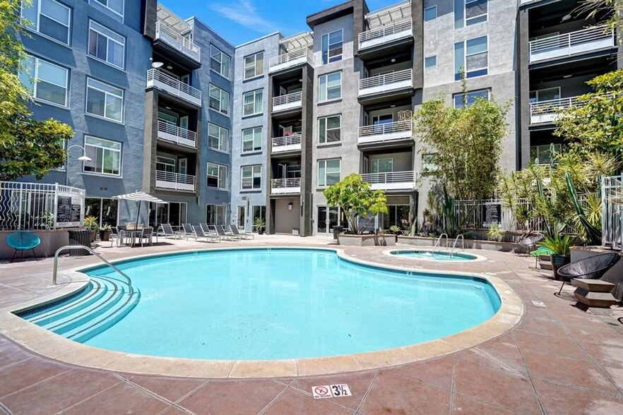 Primary Photo - Stadium House Apartments