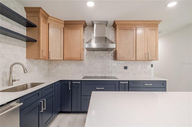 Building Photo - 4712 W Bay Ave