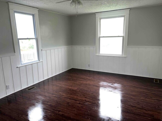 Building Photo - 302 McCoy St