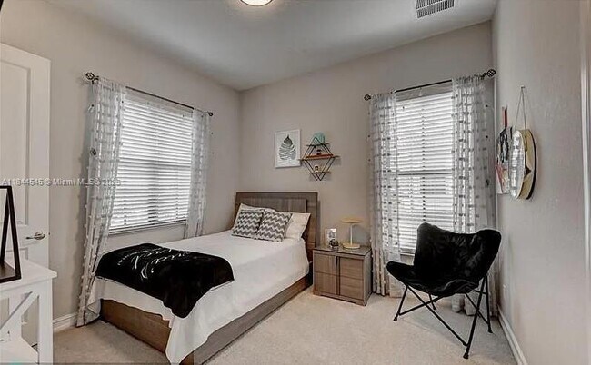 Building Photo - 8855 Watercrest Cir W