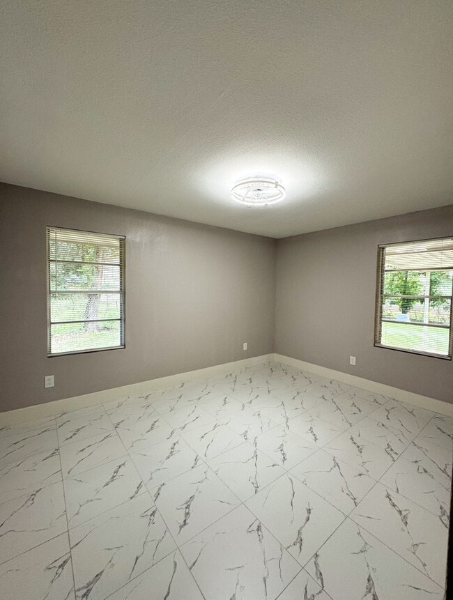 Building Photo - 17903 Wild Oak Dr