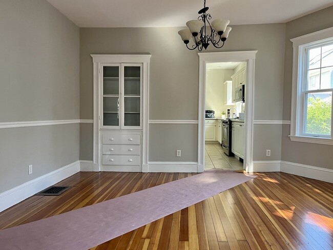 Building Photo - 72 Everett St