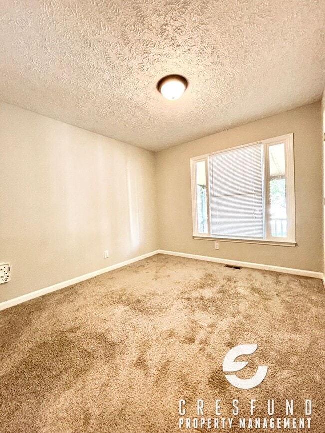 Building Photo - 7 MINUTES FROM INTERSTATE! Adorable 3 Bed Two Bath in Raeford - Ready for Move In TODAY!