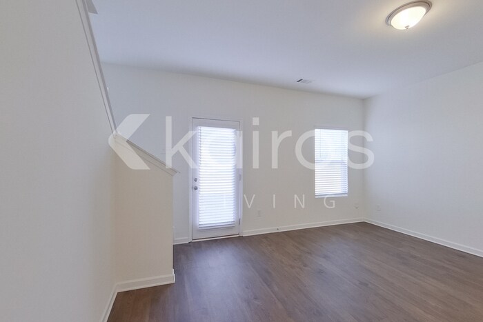 Building Photo - 218 Long Is Dr