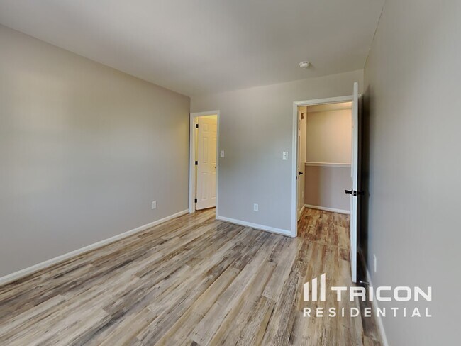 Building Photo - 104 N Tanninger Rd
