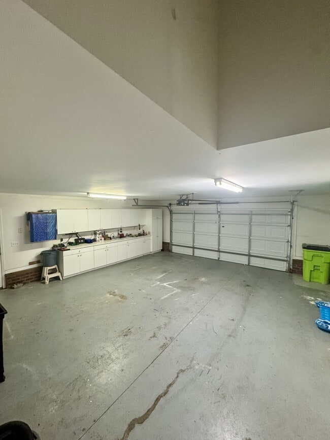 Building Photo - 513 Alexis Dr