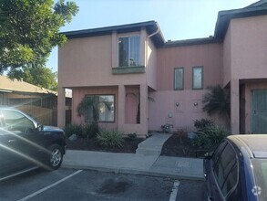 Building Photo - South Bay Townhome