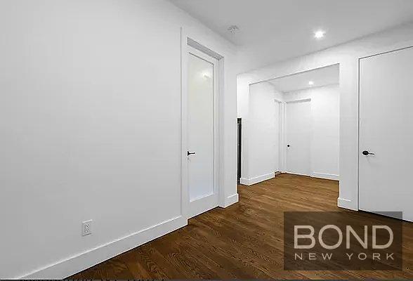 Building Photo - 45 Tiemann Pl