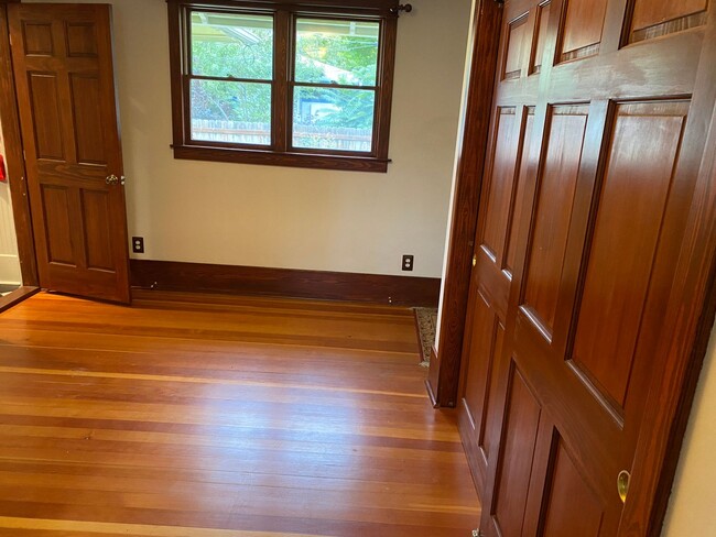 Building Photo - Stunning home in Downtown Longmont