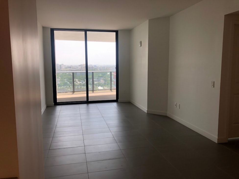 Building Photo - 1600 NE 1st Ave