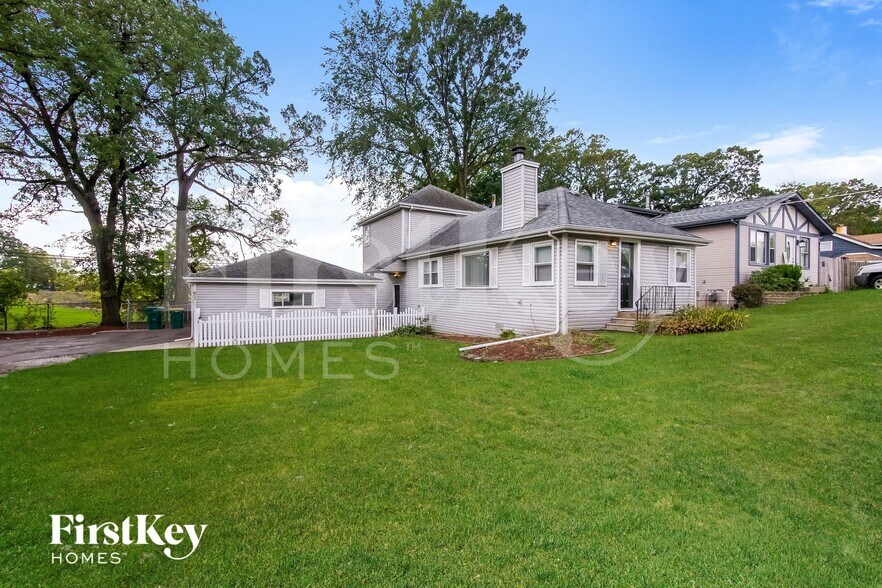 Building Photo - 611 W Oakwood Dr