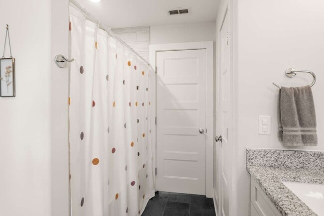 Building Photo - 429 Westboro Dr