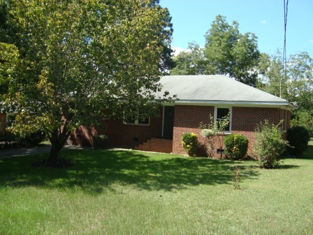 Primary Photo - 3 Bedroom 2 Bath Home available!