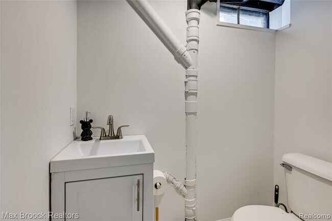 Building Photo - 1460 Cole St