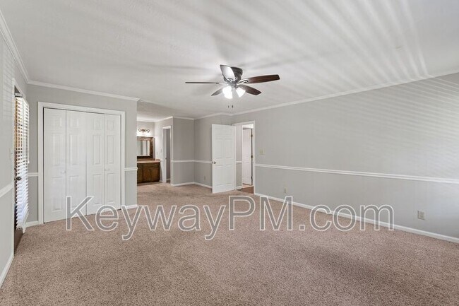 Building Photo - 255 Silver Maple Rd