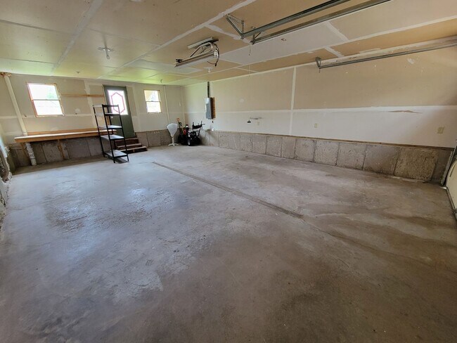 Building Photo - 1601 Baxter Ave