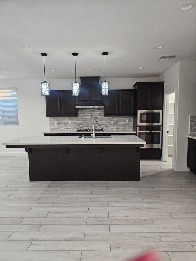 Building Photo - Beautiful Home in Gated Community