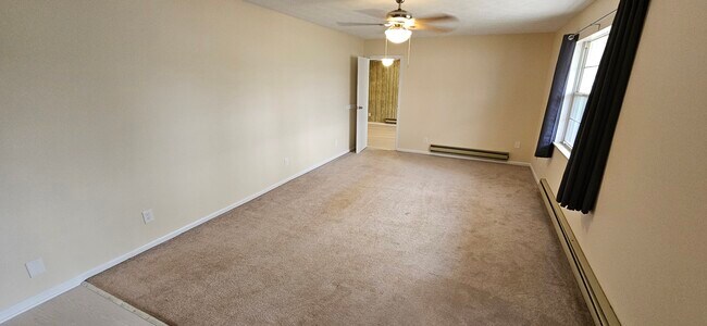 Front Living room with view of family room - 578 Tyler St