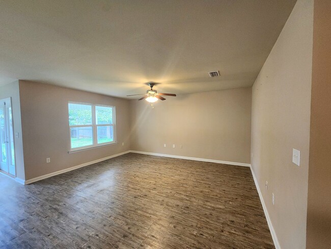 Building Photo - Hidden Lakes 3/2 available in Foley!