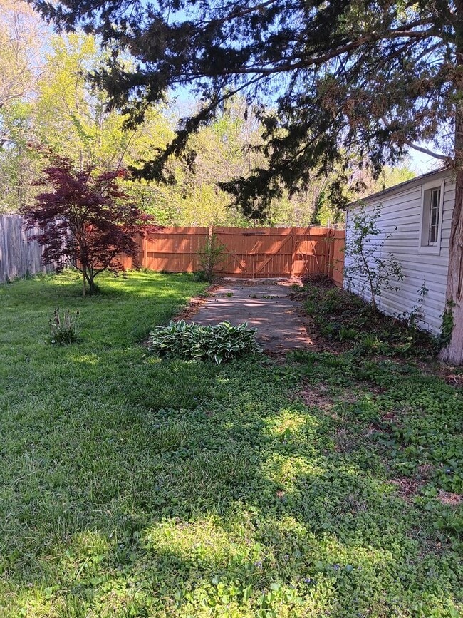 Building Photo - 2 Bedroom, 1 Bath Single Family Home on Cu...