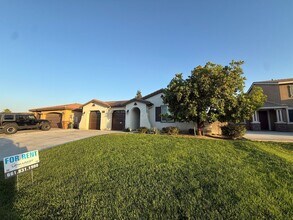 Building Photo - Spacious Upgraded 4 Bedroom Home in Desirable Southwest Bakersfield