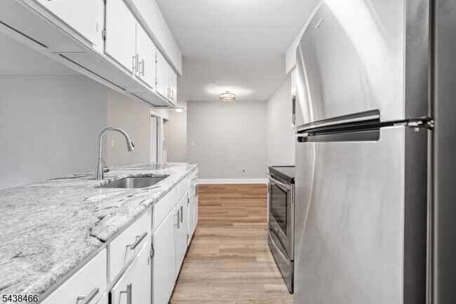 Building Photo - 111 Aimwick Ct
