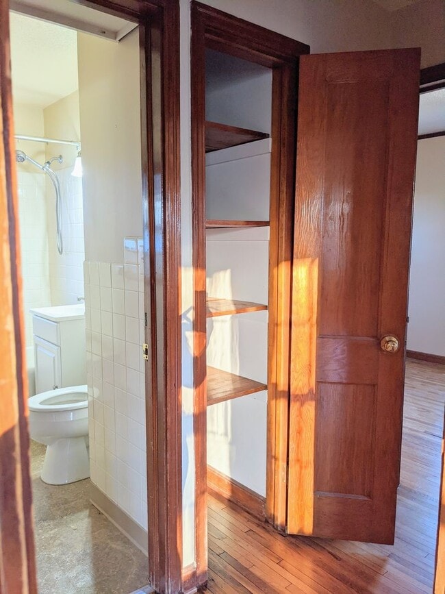 Building Photo - 1215 7th Ave SE