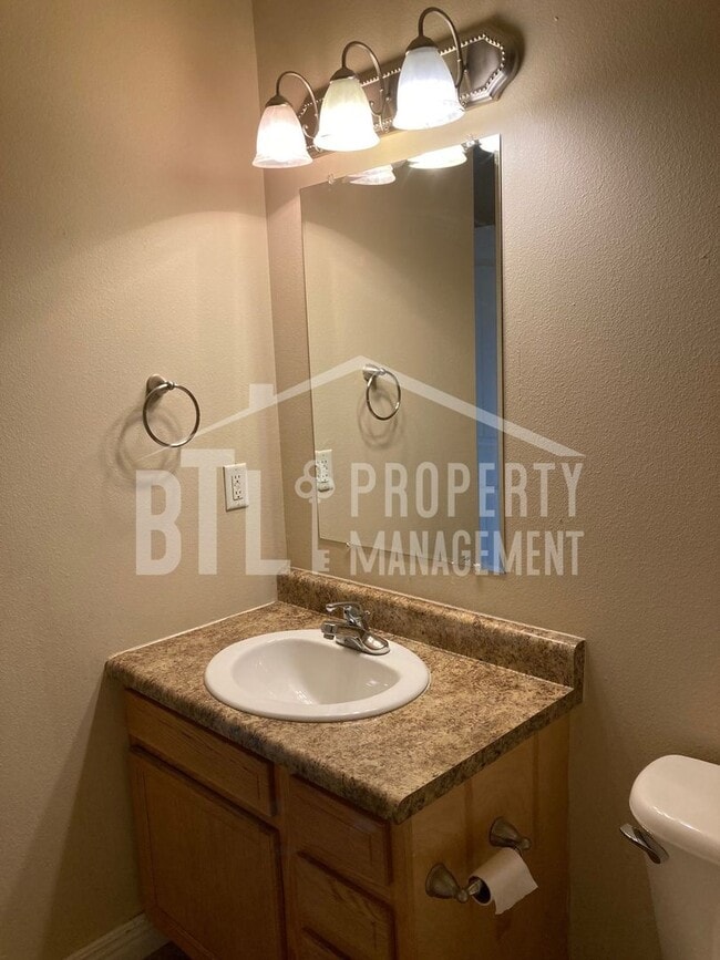 Building Photo - Beautiful Duplex in Forsyth, MO
