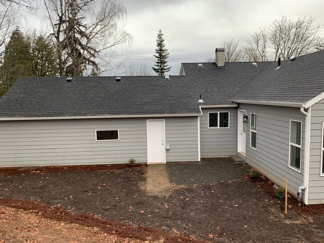 Building Photo - 15722 SE Oatfield Rd