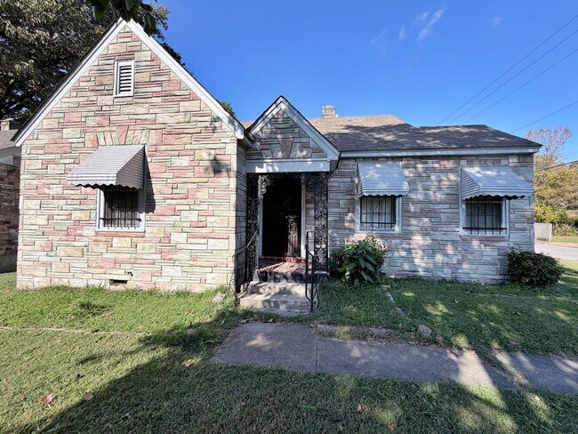 Primary Photo - Cozy 3 Bedroom Home Ready for Move In!- $500 Rent Special!