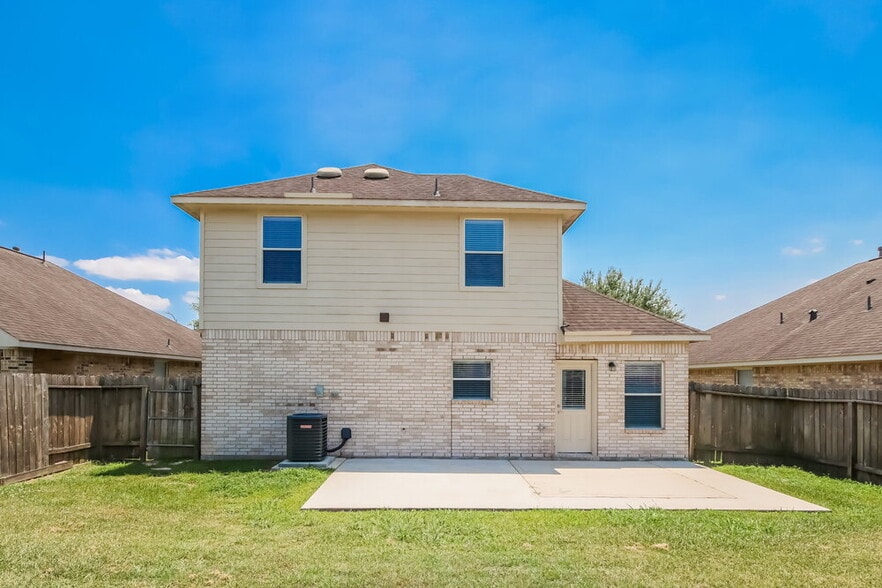Building Photo - 9103 Plume Tree Dr